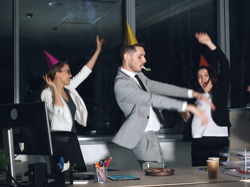 humour au travail vitaly gariev unsplash